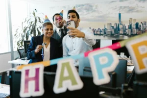Making Employee Birthdays Special: 8 Ideas From the Pros